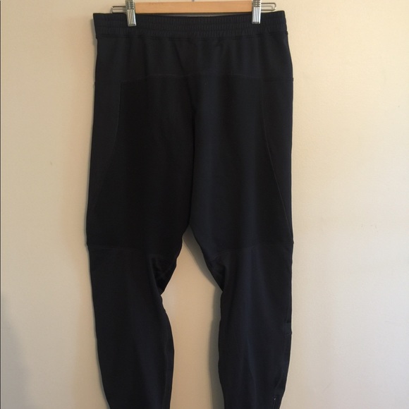 Running Room size medium pants - Picture 7 of 7